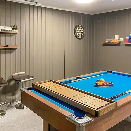 Дом отдыха 7 Bedroom Awesome In *