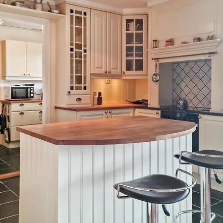 7 Bedroom Awesome In Feriehus Tjorhom