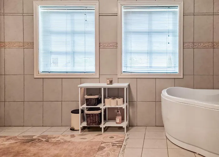 7 Bedroom Awesome In Semesterbostad *